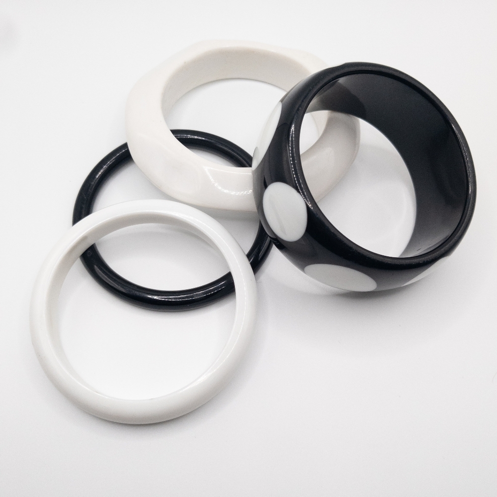 4 Vintage Retro Chunky Bangles Black and White